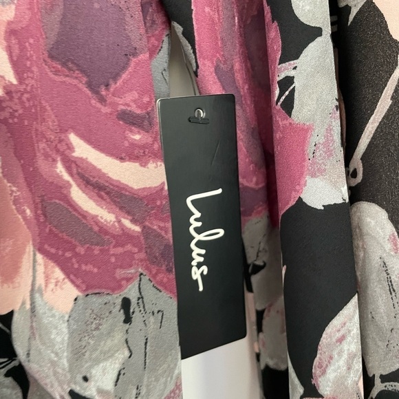 NWT Lulu’s What’s Bloomin Floral Romper Size S - Picture 9 of 10